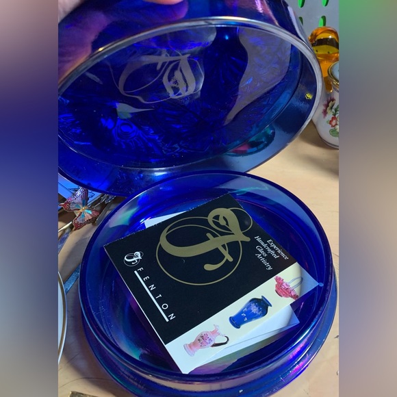 A crystal blue handmade era docente by Fenton, it’s new and authentic - Picture 2 of 2